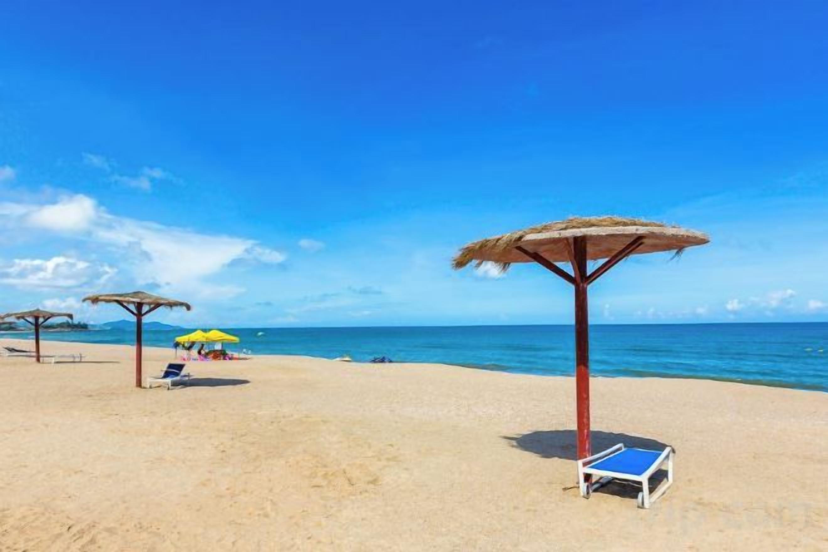 Private beach nearby, beach towels