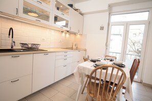 Appartement Supérieur, balcon, vue ville | Cuisine privée