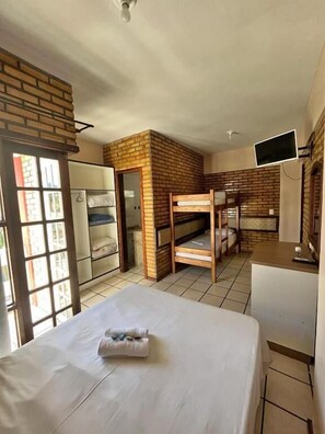 Basic Quadruple Room | Free WiFi, bed sheets - Hotel D luz (Itapema)