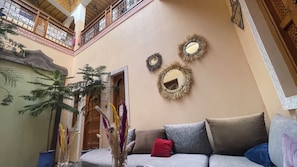 Classic Room, 1 Double Bed, Courtyard View | Living area