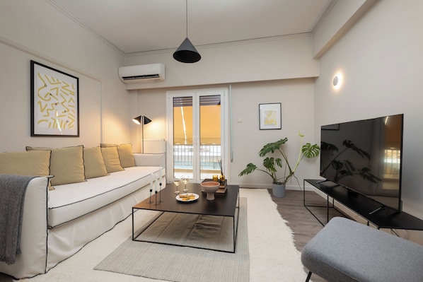 Deluxe Apartment, Balcony | Living area
