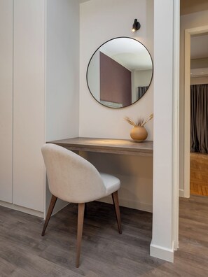 Deluxe Apartment, Balcony | Iron/ironing board, free WiFi - The Beehive Apartments  (Athens)