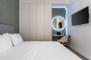 Deluxe Apartment, Balcony | Iron/ironing board, free WiFi