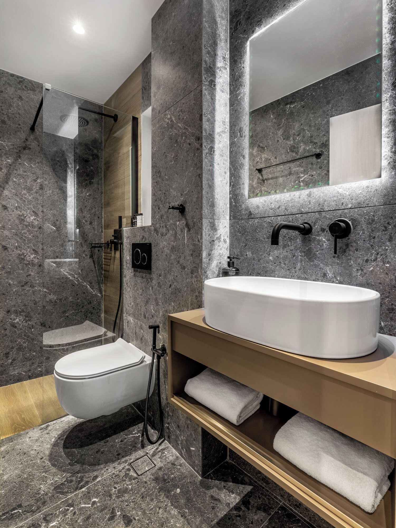 Deluxe Apartment, Balcony | Iron/ironing board, free WiFi
