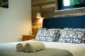 Luxury Cabin, Private Bathroom | Free WiFi - Allercott Farm (Minehead)