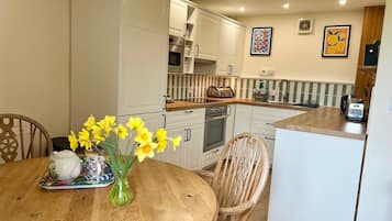 House, Private Bathroom, Garden View | Private kitchen | High chair