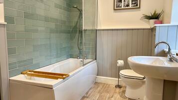 Comfort Apartment, Private Bathroom, Garden View | Bathroom