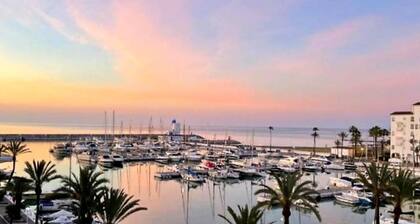 🌴 **Luxury Coastal Getaway – 2 Bed, 2 Bath Apartment with Pool Views** 🌴