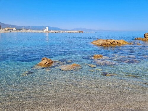 🌴 **Luxury Coastal Getaway – 2 Bed, 2 Bath Apartment with Pool Views** 🌴
