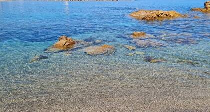 🌴 **Luxury Coastal Getaway – 2 Bed, 2 Bath Apartment with Pool Views** 🌴