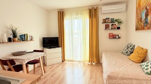 Studio - balkong - viss sjöutsikt | Interiör