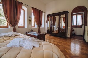 6 chambres, fer et planche à repasser, Wi-Fi, draps fournis