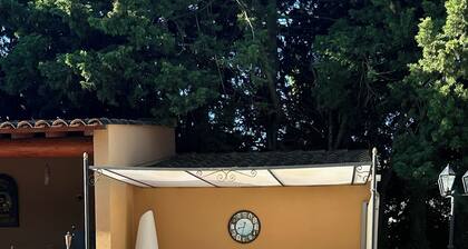 Large detached villa in Avignon for 12 people