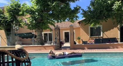 Large detached villa in Avignon for 12 people