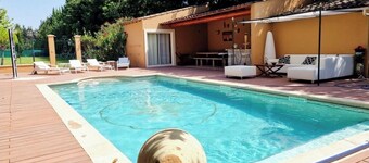 Large detached villa in Avignon for 12 people