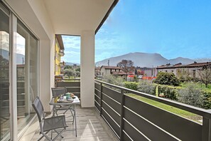 Apartemen Keluarga, beberapa kamar (Thomas's House) | Tempat makan outdoor