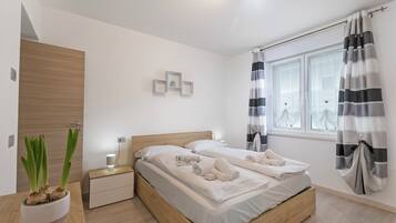 Family Apartment, Multiple Bedrooms (Thomas's House)