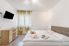 3 chambres, fer et planche à repasser, Wi-Fi gratuit, draps fournis