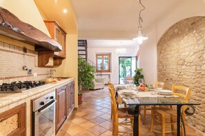 Oven, stovetop, dishwasher