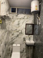 淋浴设施、毛巾、肥皂、洗发水