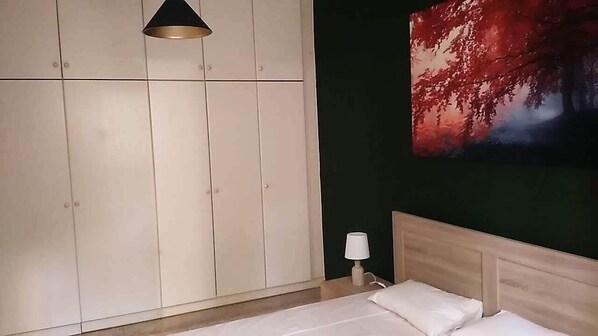 1 غرفة نوم ومكواة/لوح كي وواي فاي وملاءات أسرّة