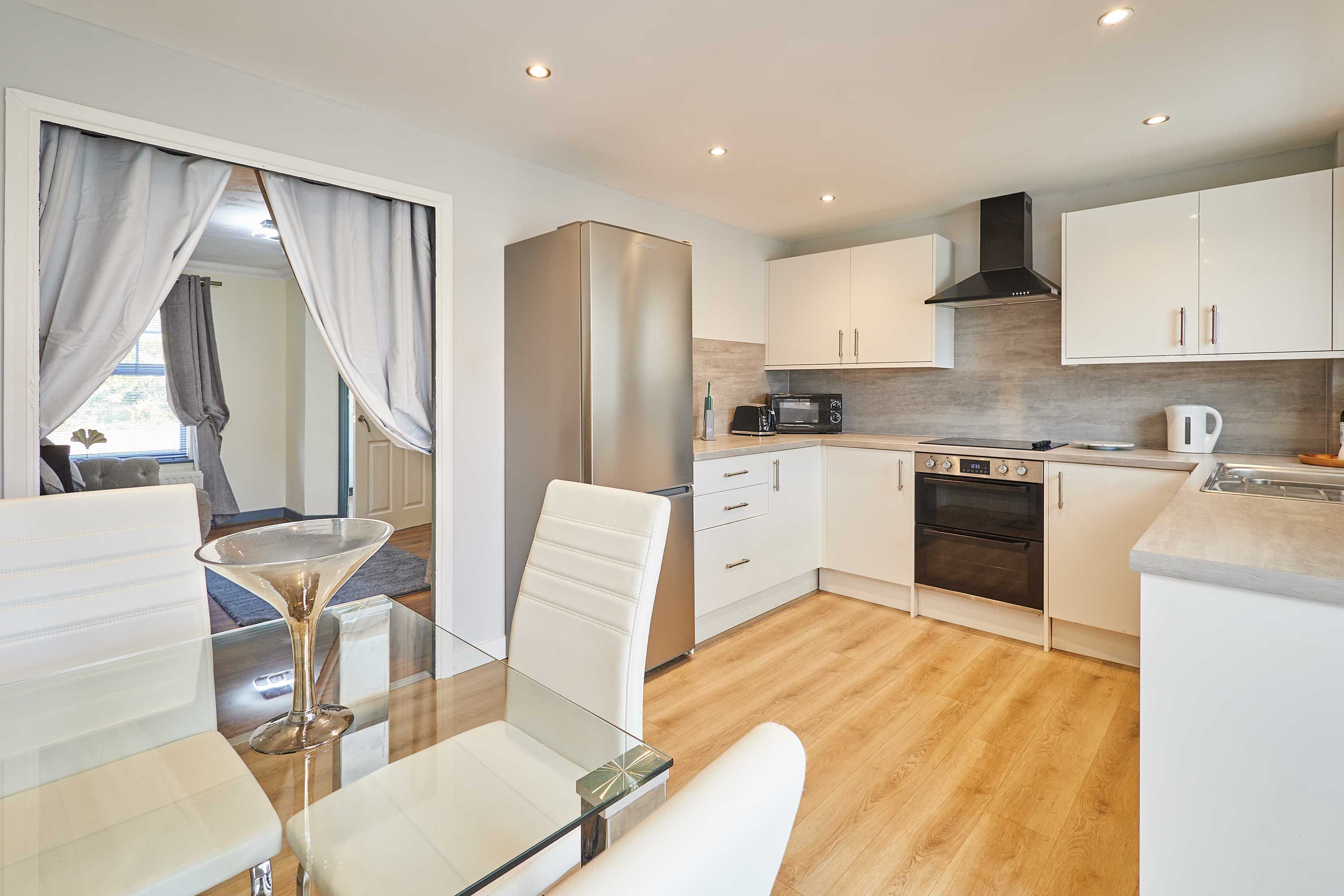 House | 3 bedrooms, desk