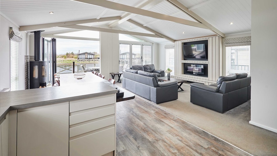 Host Stay Transporter Lodge