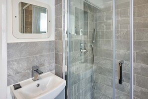 House | 2 bedrooms - Host Stay Farm Road (Hove)