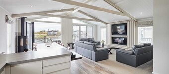 Host Stay Endeavour Lodge