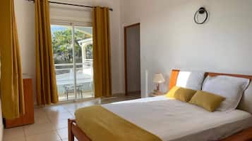 2 bedrooms, iron/ironing board, travel cot, free WiFi