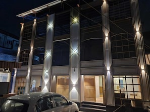 Exterior - Heavenwood Heritage Hotel By Urban Inn Resorts (Srinagar)