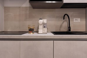 Fridge, microwave, stovetop, dishwasher