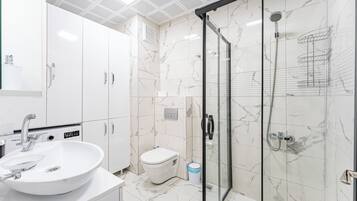 2 bedrooms, premium bedding, blackout curtains, soundproofing