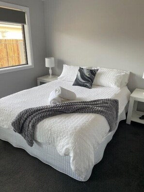 3 bedrooms, iron/ironing board, WiFi, bed sheets