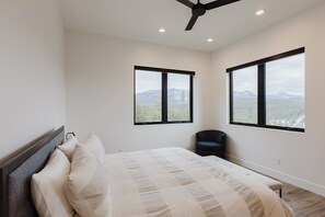 5 bedrooms, iron/ironing board, free WiFi, bed sheets