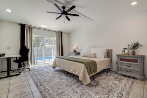 4 bedrooms, desk, iron/ironing board, free WiFi