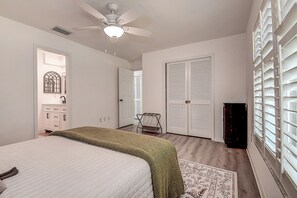 4 bedrooms, desk, iron/ironing board, free WiFi