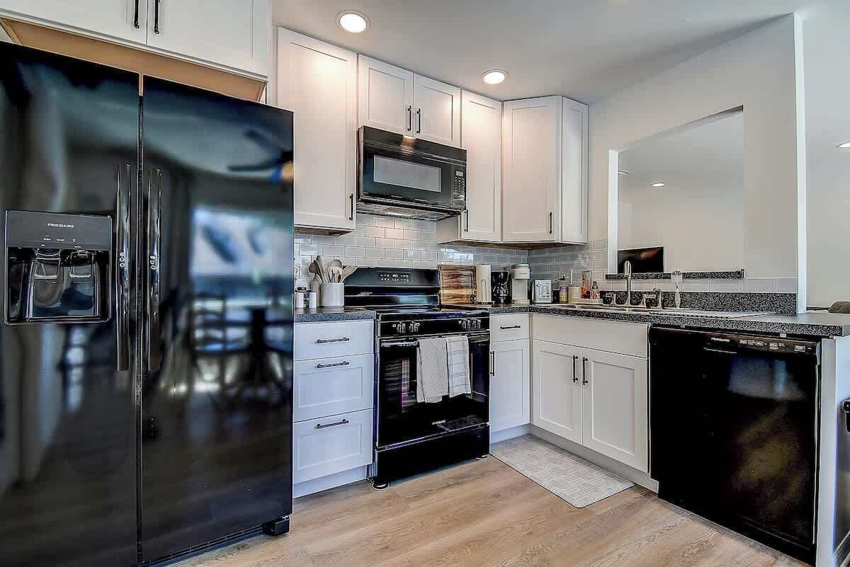 Frigorífic, microones, forn i placa de cuina 