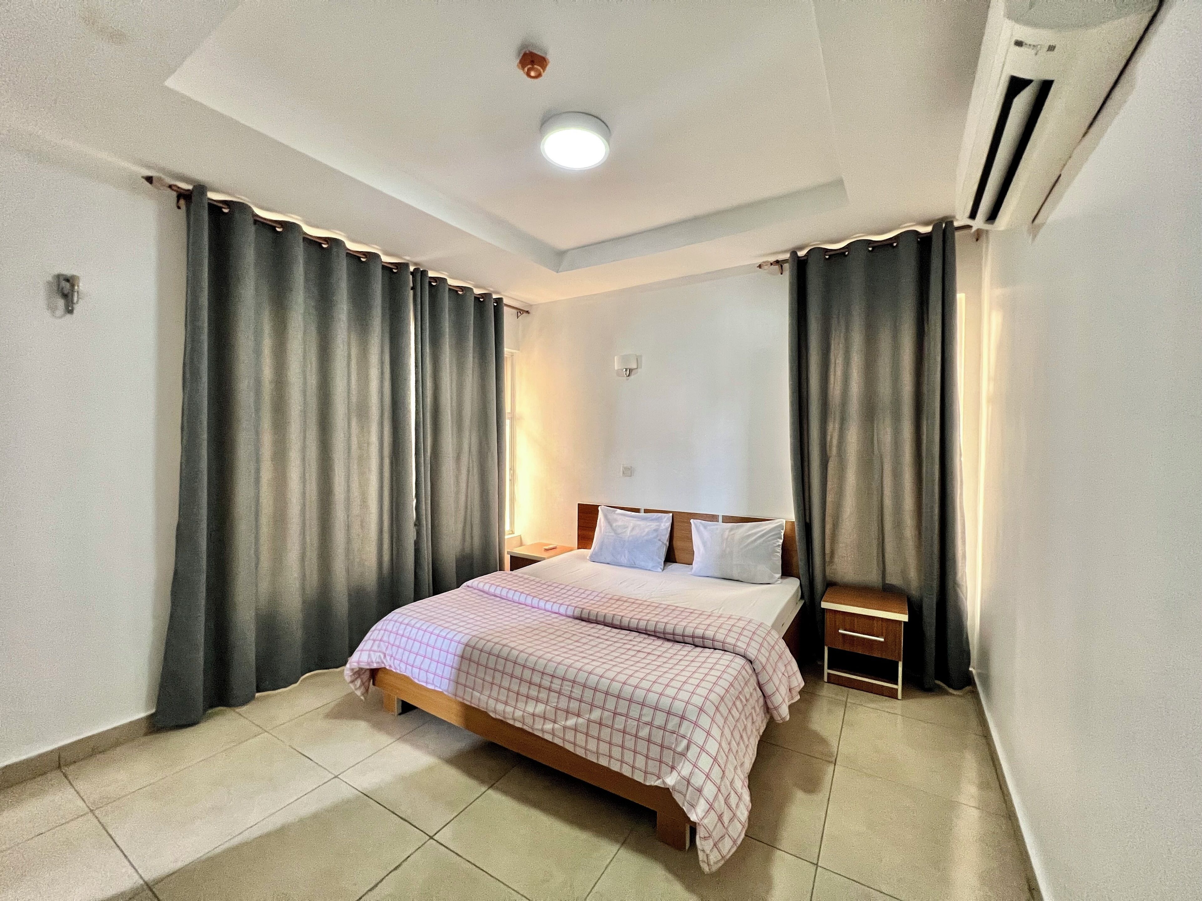 Individuell dekoriert, individuell eingerichtet, Bügeleisen/Bügelbrett