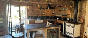 LES MAHOLIERES, Charming house with outdoor jacuzzi