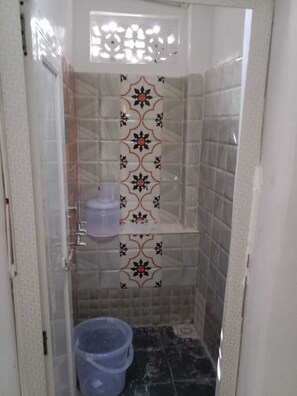 Bathroom - Pranam Dormitory (Udaipur)