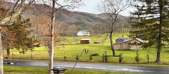 Charming 2-bedroom house near Millboro / Clifton Forge VA with WiFi