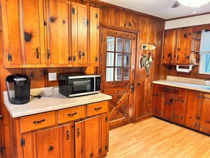 Micro-ondes, four, plaque de cuisson