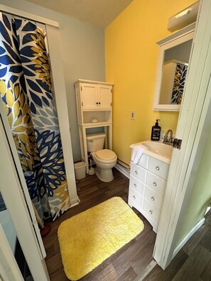 Doccia, asciugacapelli, asciugamani, sapone