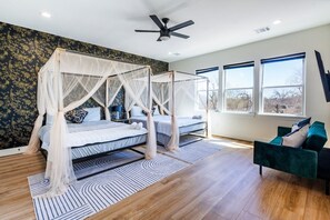 3 bedrooms, iron/ironing board, Internet, bed sheets - Modern "NASA" Home - Billiard, Ping pong, Rooftop (Houston)