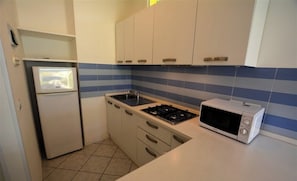 Villa, 3 Bedrooms, Patio, Garden View | Interior