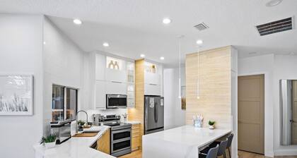 Luxury Retreat With Pool in Palm Coast