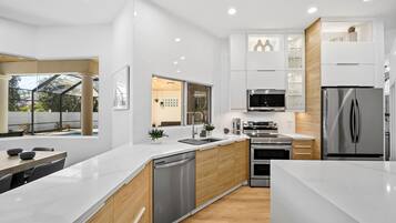 House | 5 bedrooms, Internet