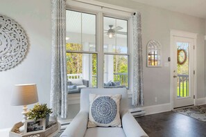 Televisión y oficina 