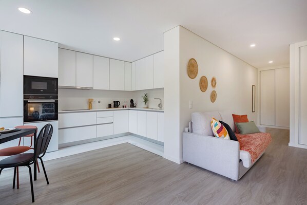 Business Apartment, 1 Double Bed, Non Smoking | Private kitchenette | Toaster